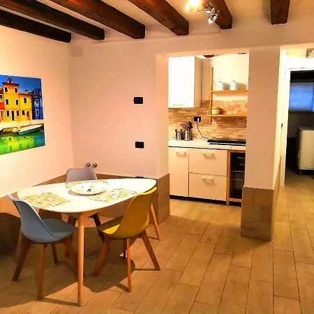 Alcova Apartment *